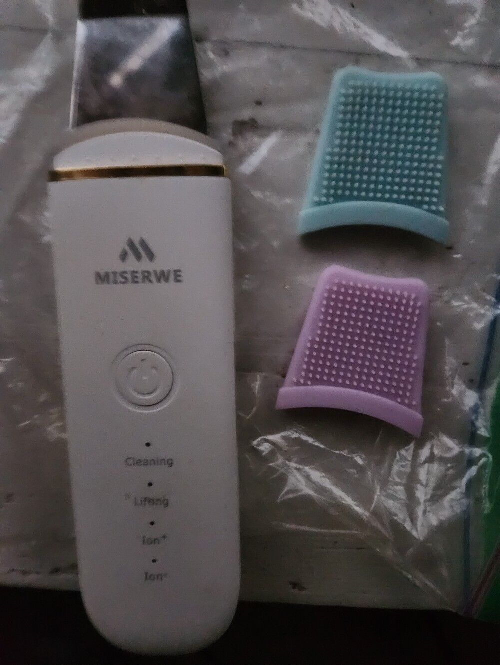 MISERWE Ultrasonic Skin Scrubber with Blue & Lavender Silicone Pads